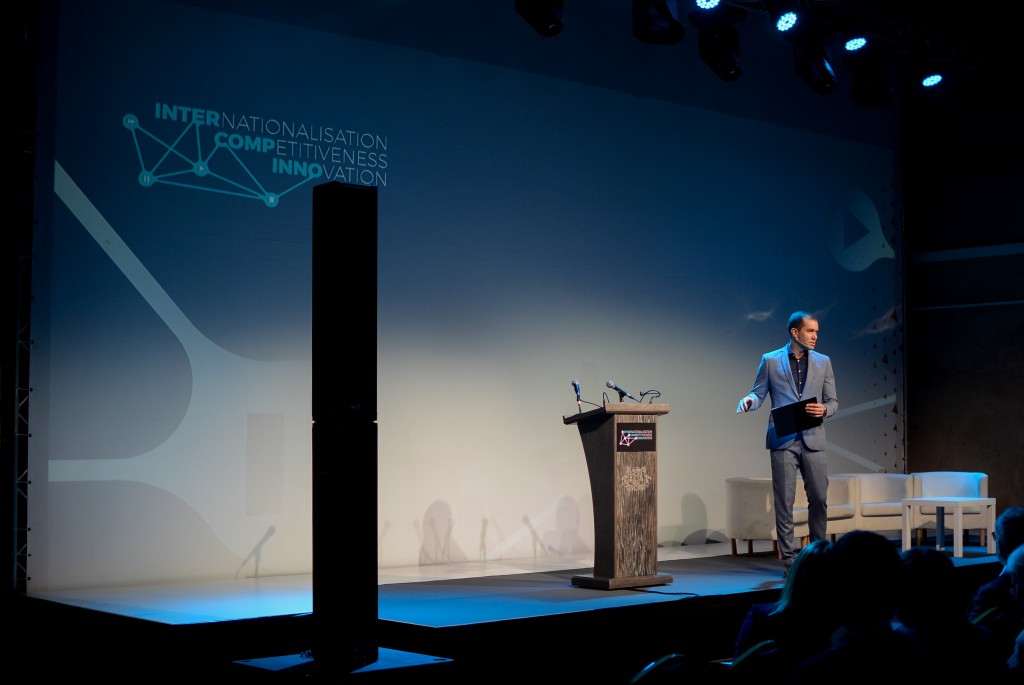 pasakumufoto-ekonomikaskonference-2