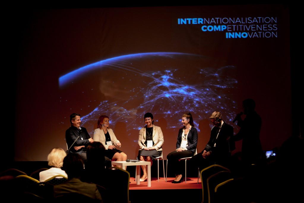 pasakumufoto-ekonomikaskonference-20