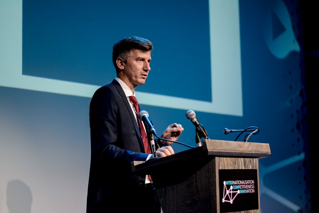 pasakumufoto-ekonomikaskonference-21